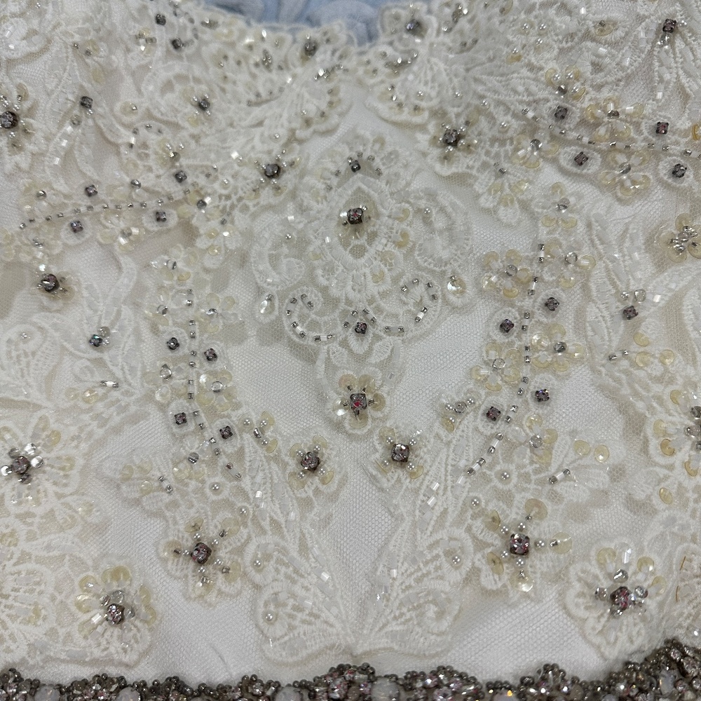 Wedding Dress by ENZOANI - Picture 12 of 16